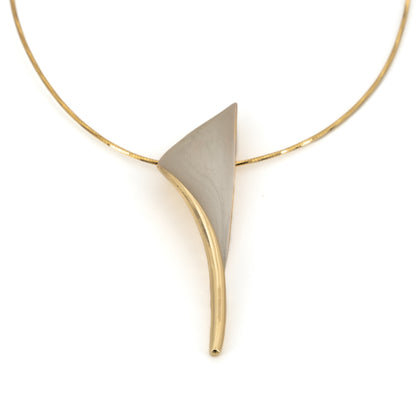 Collana filo semi rigido corto con petalo - KLK Gioielli