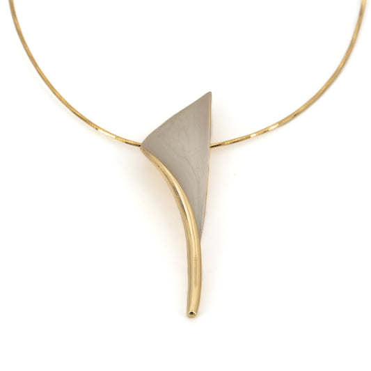 Collana filo semi rigido corto con petalo - KLK Gioielli